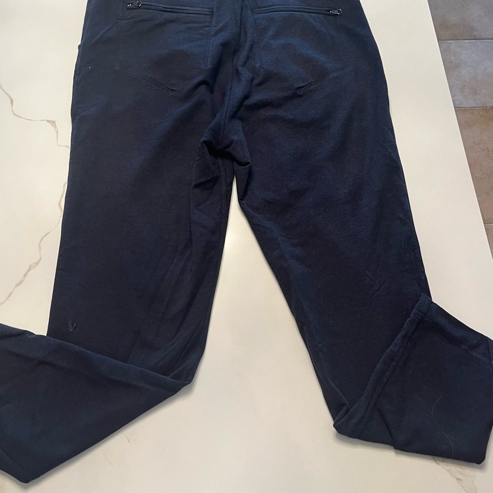Lululemon pants, pull on smooth fit, pockets in front and back, navy, size 8 - Picture 4 of 5